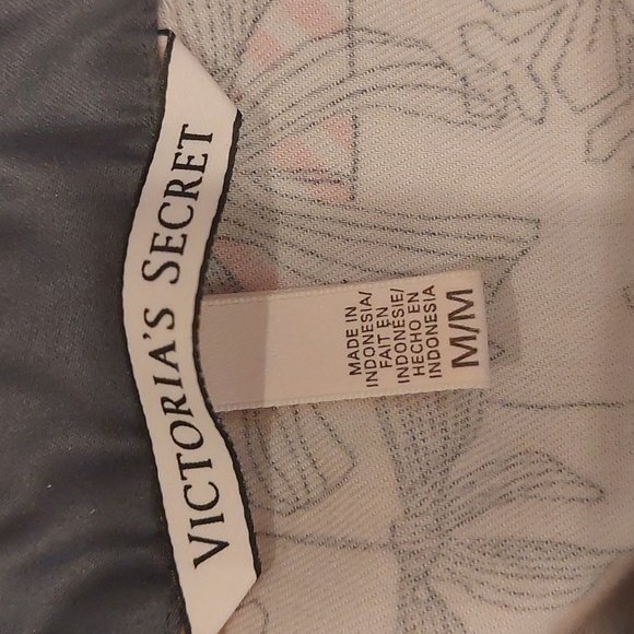 🌷3/$25 Victoria's Secret Pajama Top - Picture 3 of 4